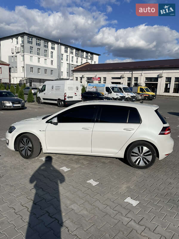 Volkswagen e-Golf 2015