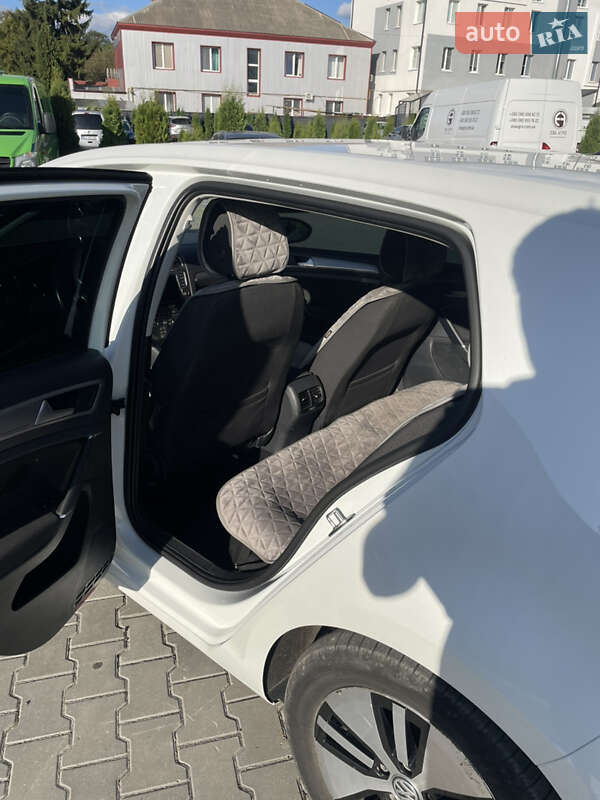 Volkswagen e-Golf 2015