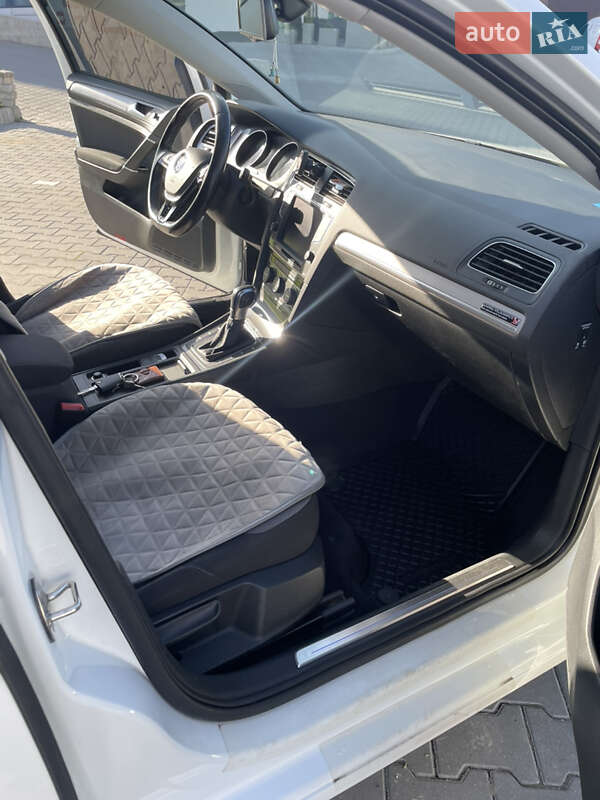 Volkswagen e-Golf 2015