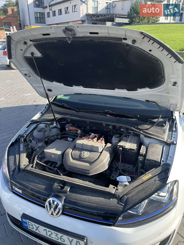 Volkswagen e-Golf 2015