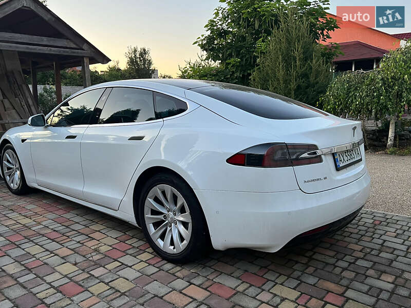 Tesla Model S 2016