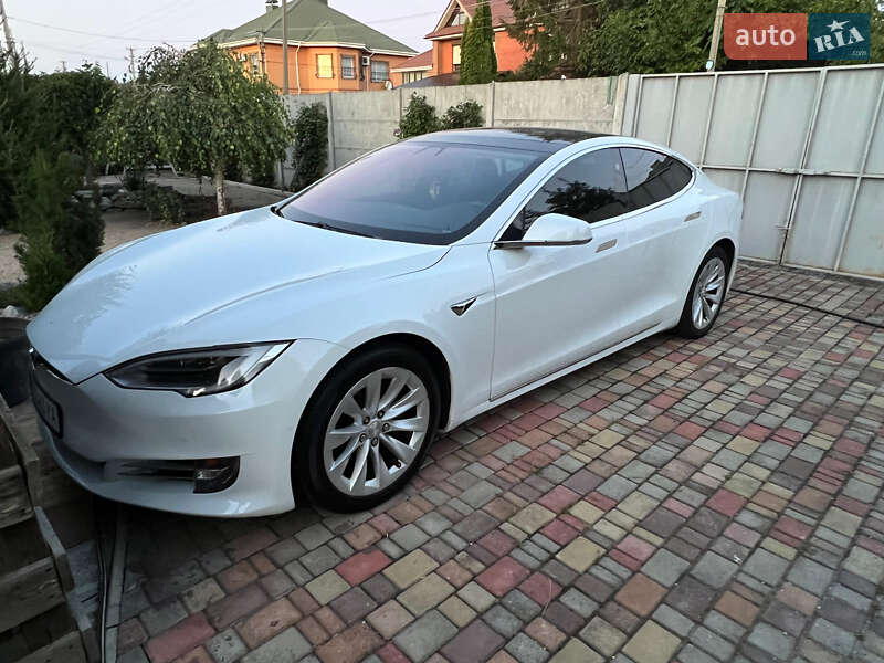 Tesla Model S 2016