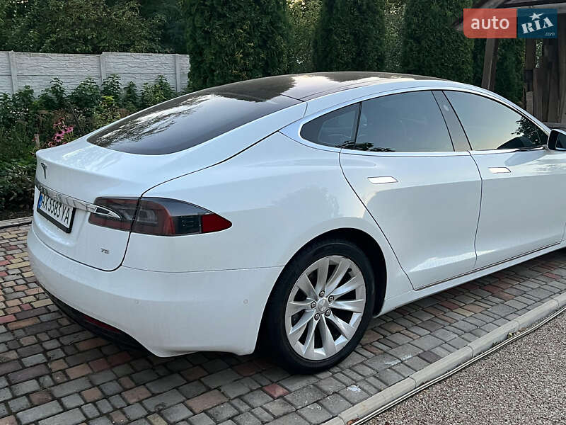 Tesla Model S 2016