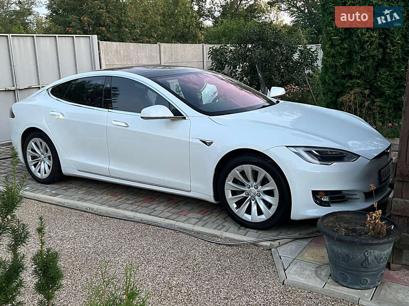 Tesla Model S 2016