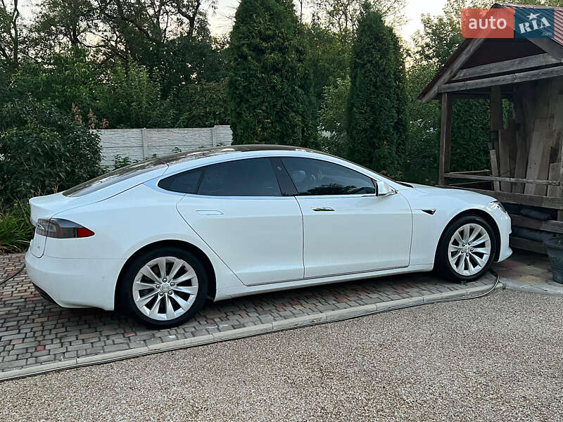 Tesla Model S 2016