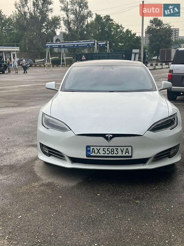 Tesla Model S 2016