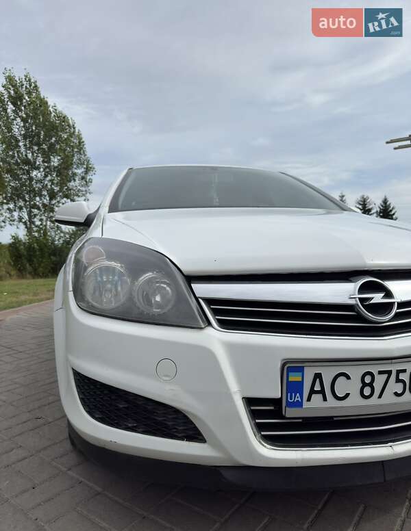 Opel Astra 2011