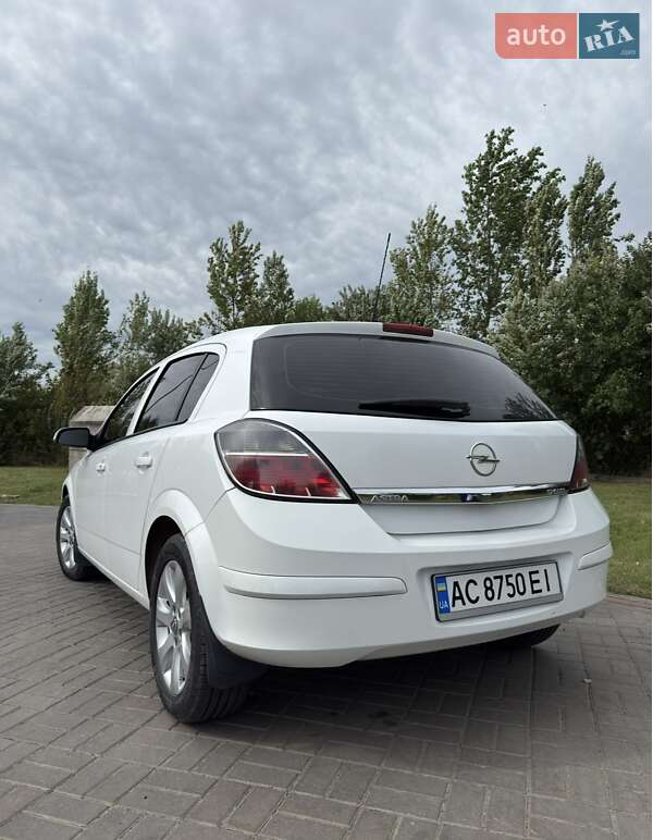 Opel Astra 2011