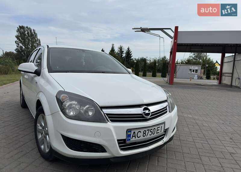Opel Astra 2011