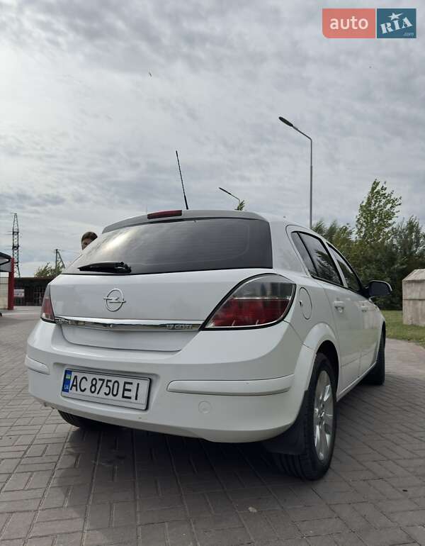 Opel Astra 2011