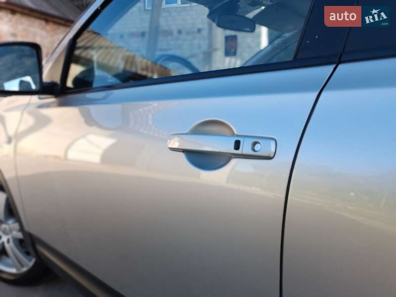 Nissan Qashqai+2 2009