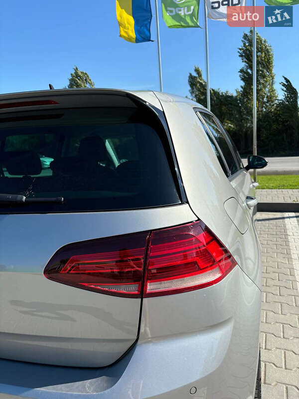 Volkswagen e-Golf 2017