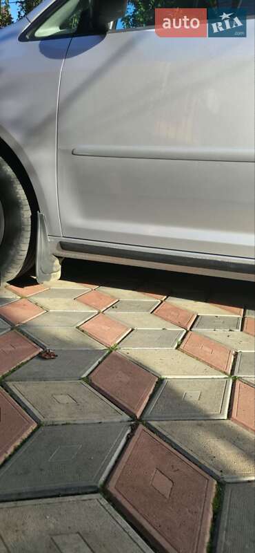 Volkswagen Touran 2011