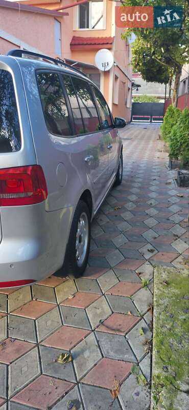 Volkswagen Touran 2011