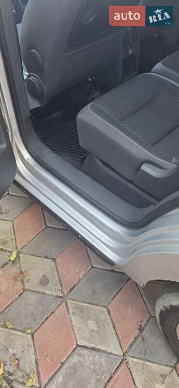 Volkswagen Touran 2011