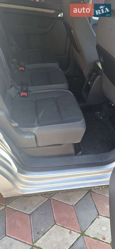 Volkswagen Touran 2011