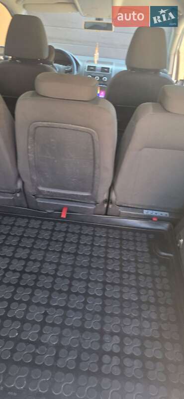 Volkswagen Touran 2011