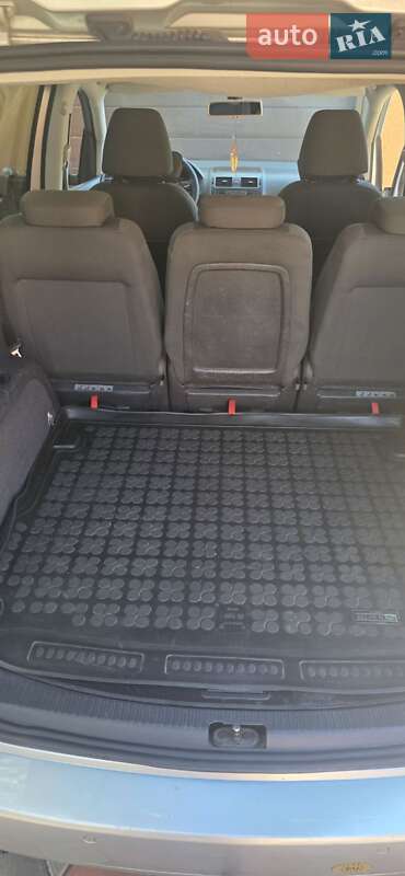 Volkswagen Touran 2011