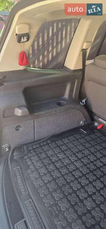 Volkswagen Touran 2011