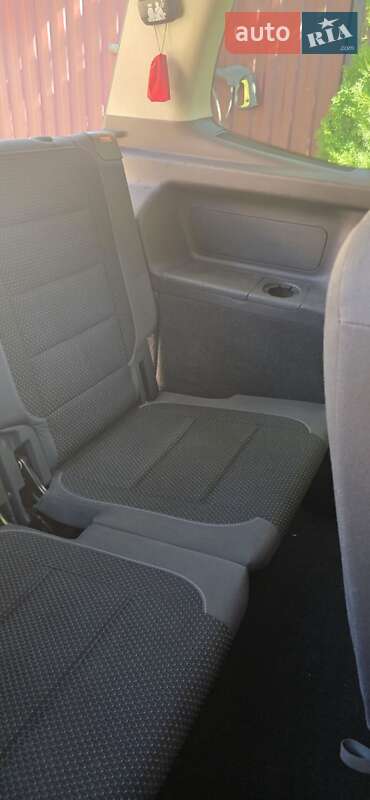 Volkswagen Touran 2011