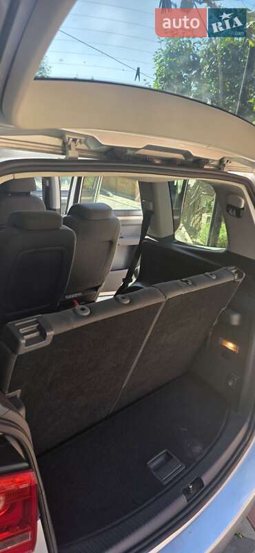 Volkswagen Touran 2011