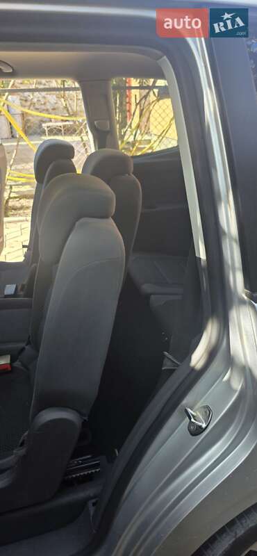 Volkswagen Touran 2011