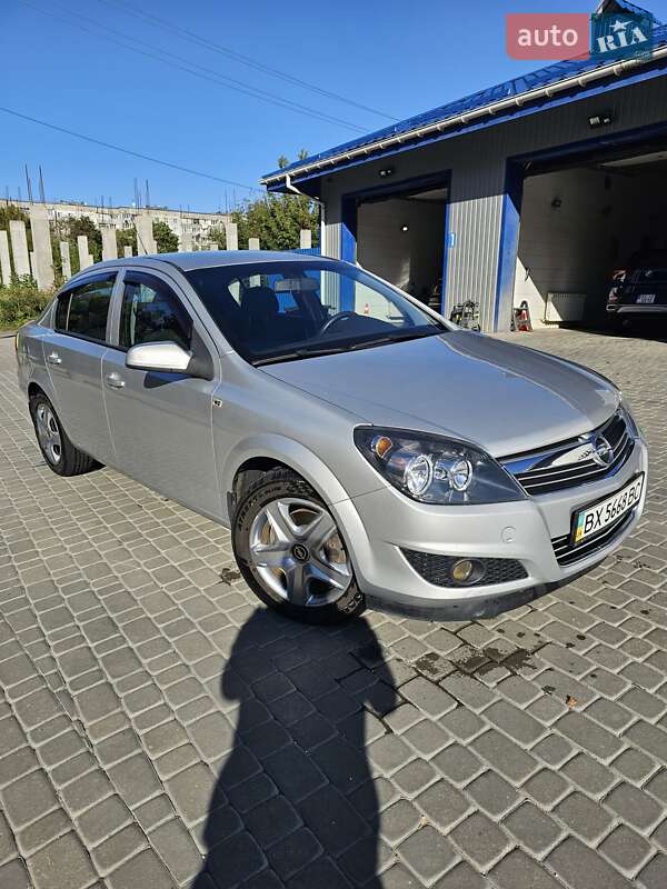 Opel Astra 2011