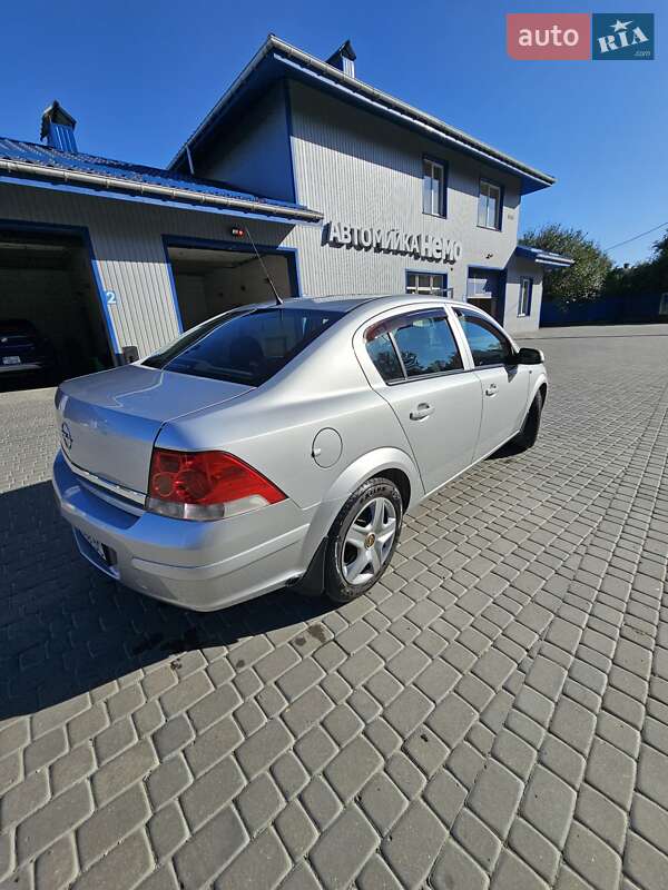 Opel Astra 2011