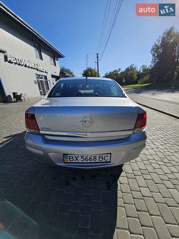 Opel Astra 2011