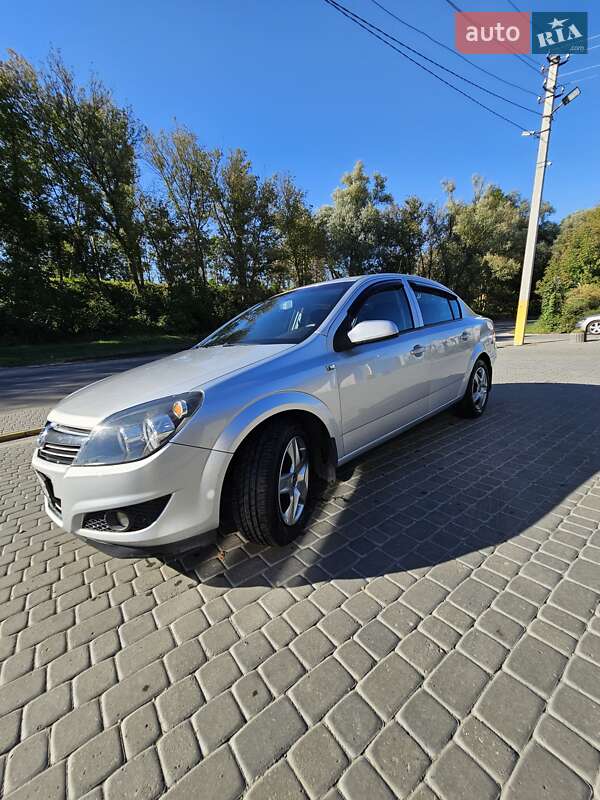 Opel Astra 2011