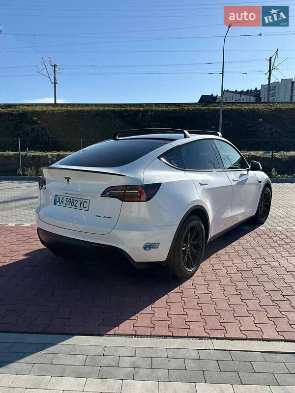 Tesla Model Y 2021