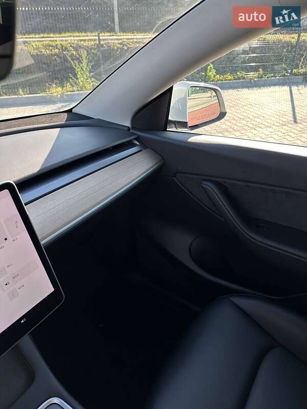 Tesla Model Y 2021
