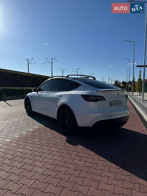 Tesla Model Y 2021