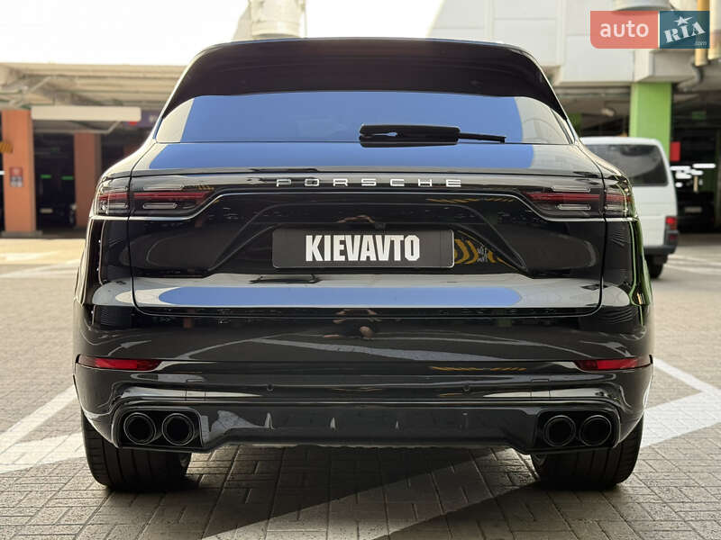 Porsche Cayenne 2021