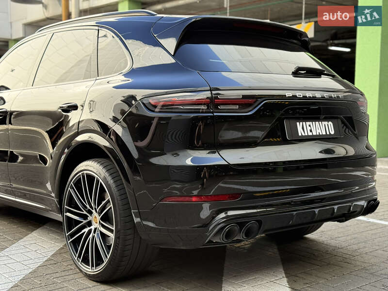 Porsche Cayenne 2021