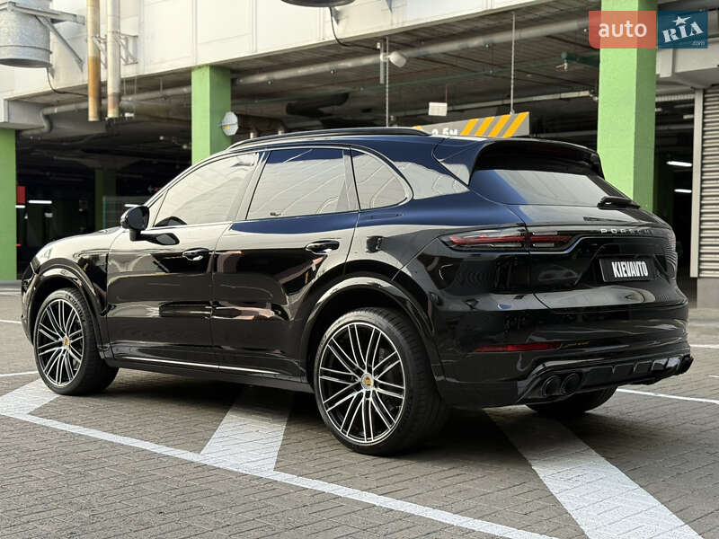 Porsche Cayenne 2021