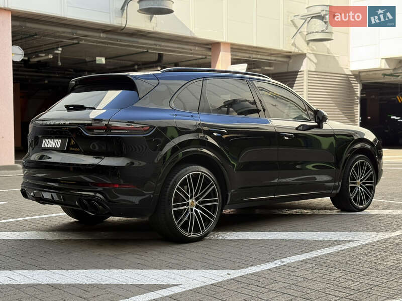 Porsche Cayenne 2021