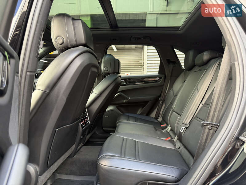 Porsche Cayenne 2021