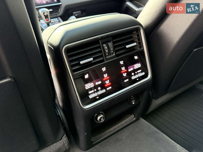 Porsche Cayenne 2021