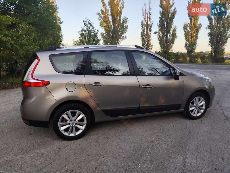 Renault Grand Scenic 2012