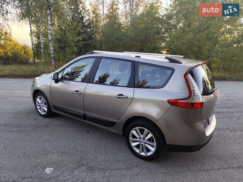 Renault Grand Scenic 2012