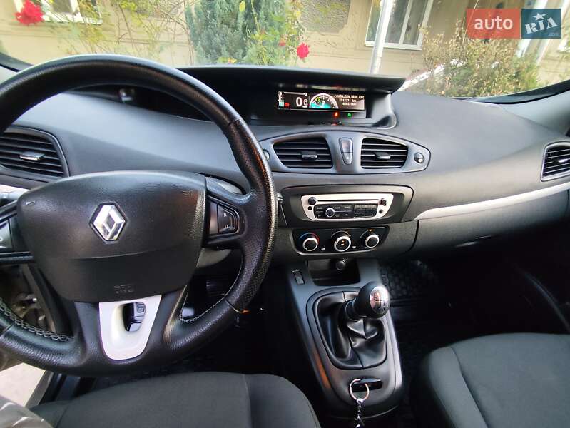 Renault Grand Scenic 2012