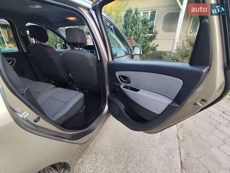 Renault Grand Scenic 2012