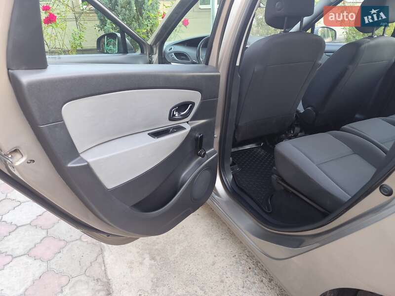 Renault Grand Scenic 2012