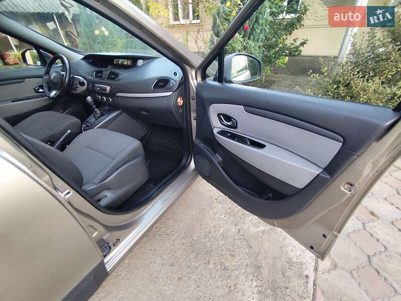 Renault Grand Scenic 2012