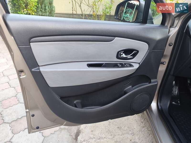 Renault Grand Scenic 2012