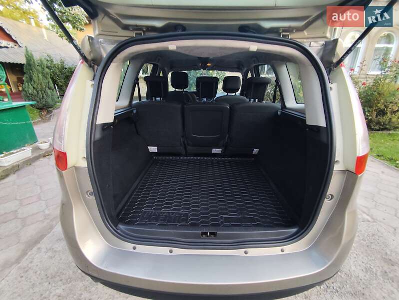 Renault Grand Scenic 2012