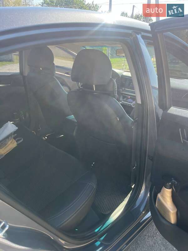 Hyundai Elantra 2018