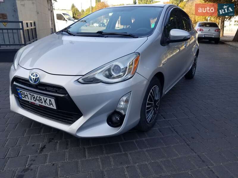 Toyota Prius C 2016