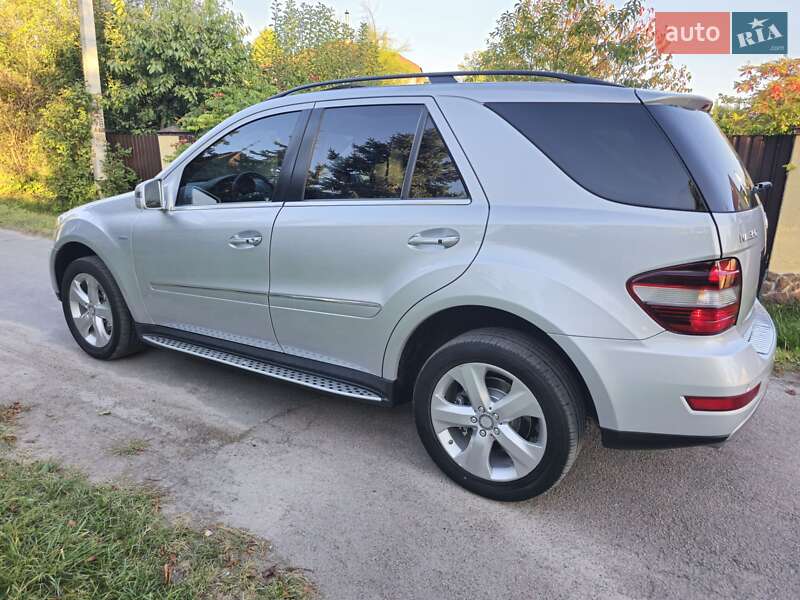 Mercedes-Benz M-Class 2011